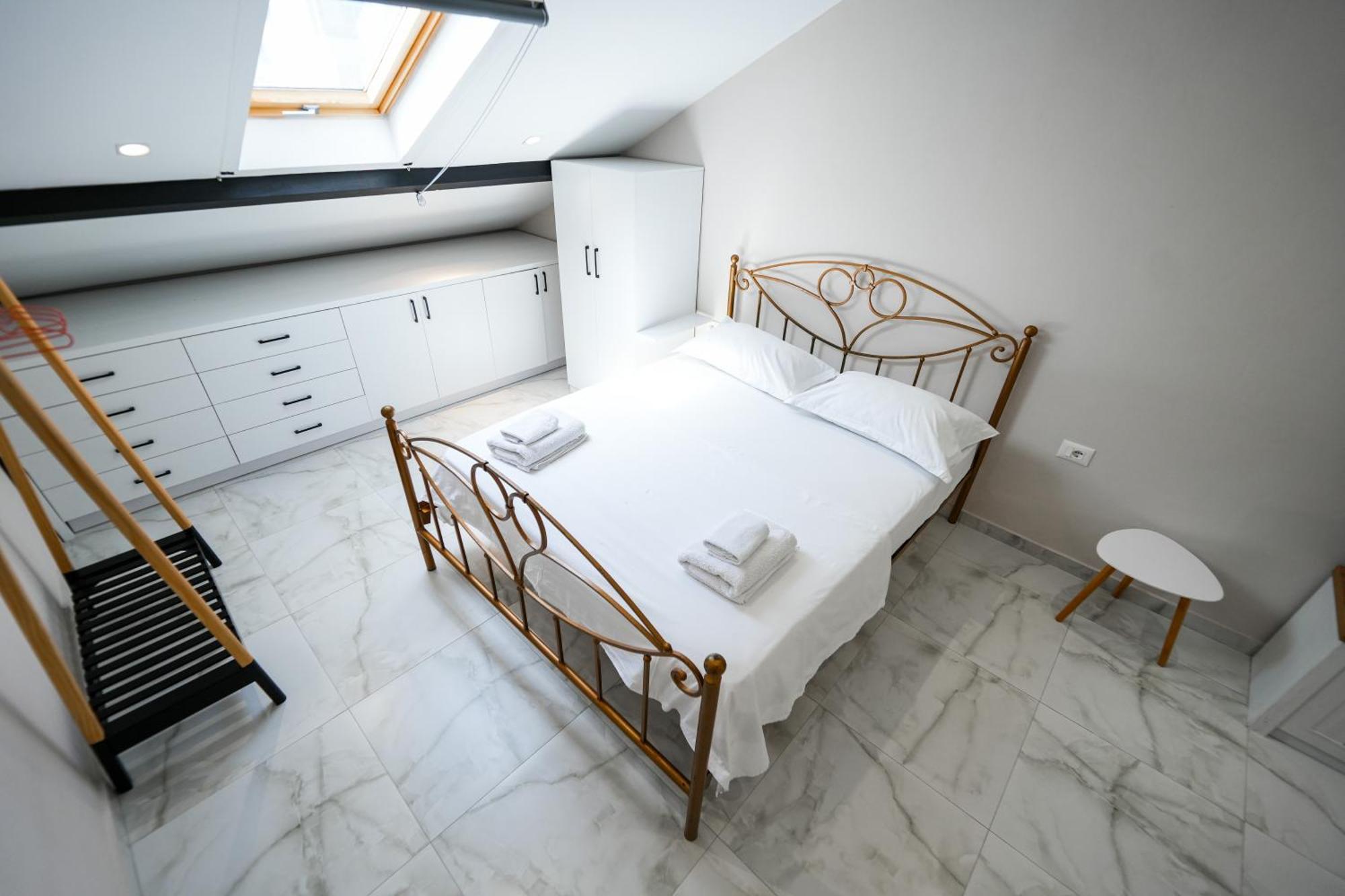 City Center Hideout - Studio Apartment Tirana Extérieur photo